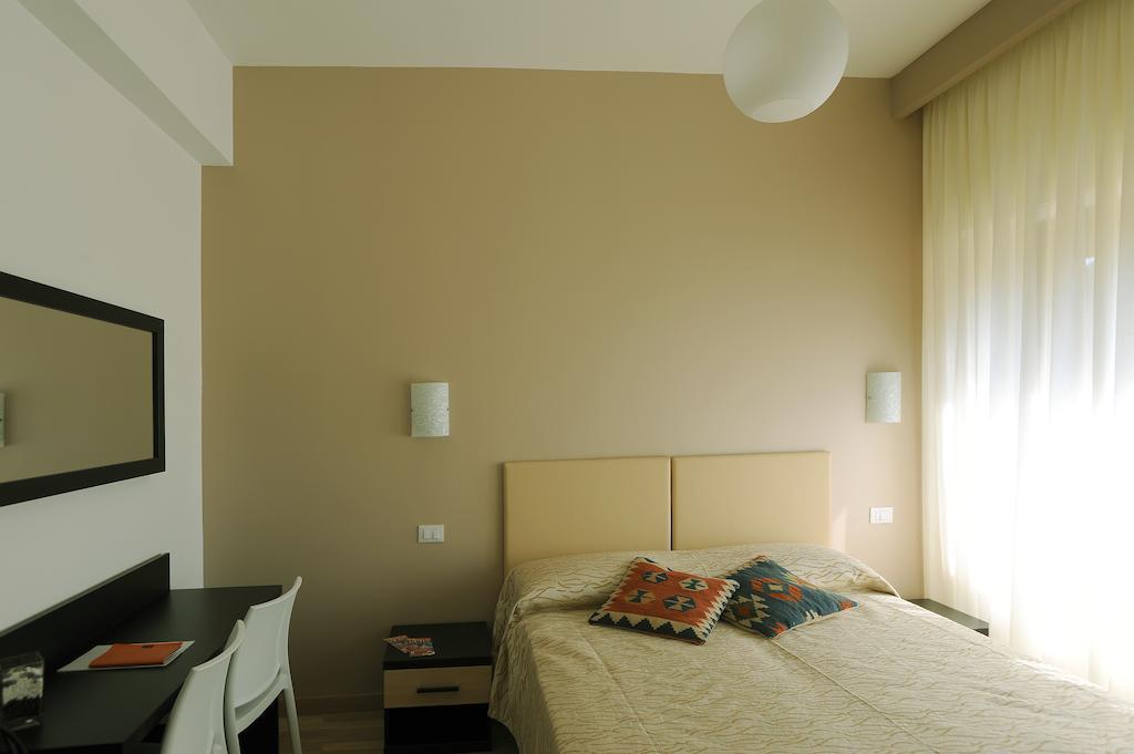 Honey Rooms Rome Room photo